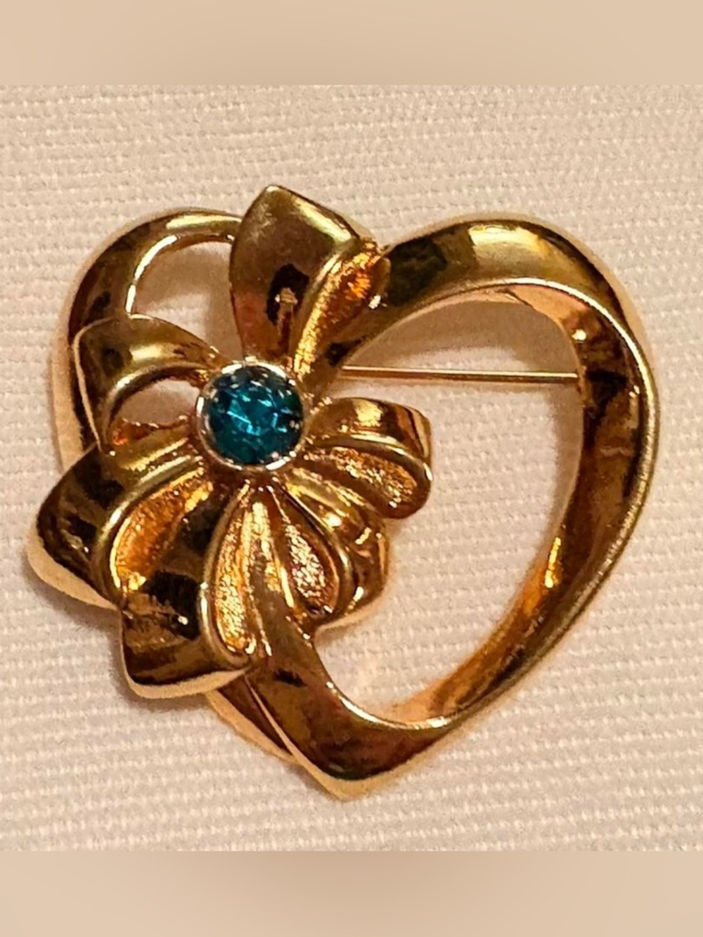 Vintage Avon Gold tone Heart Brooch with Teal rhinestone Flower